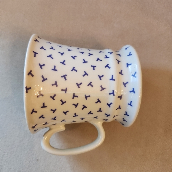 Tiffany & Co. Mug Dancing T's Retired Design - Picture 5 of 5